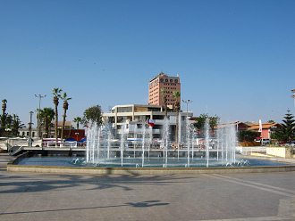 Plaza Mackenna, fontana con
                                  posici�n 01