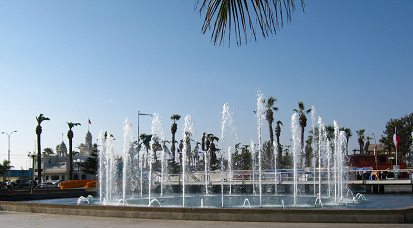 Plaza Mackenna, el ciclo de la
                                  fontana 03