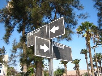 Calle
                      Esmeralda con calle Santa Mar�a, placas