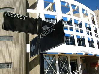 La
                      polic�a de investigaciones de Arica con las placas
                      calle Angamos con calle Esmeralda
