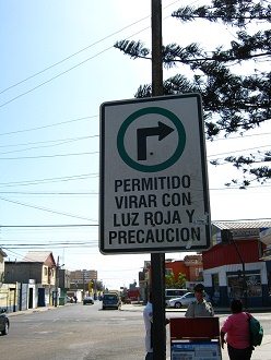 Se�al tomar la derecha con la luz roja
                          permitido, primer plano