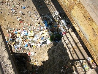 R�o San Jos� de Arica, cauce con basura