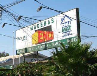 Avenida Santa Mar�a, la empresa de
                          maderas Enco, primer plano de la placa