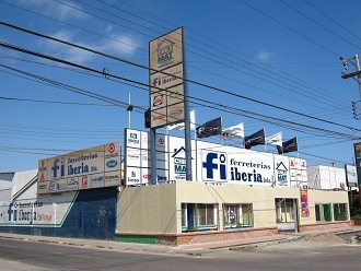 Avenida Santa Mar�a, la ferreter�a
                        "fiiber�a"