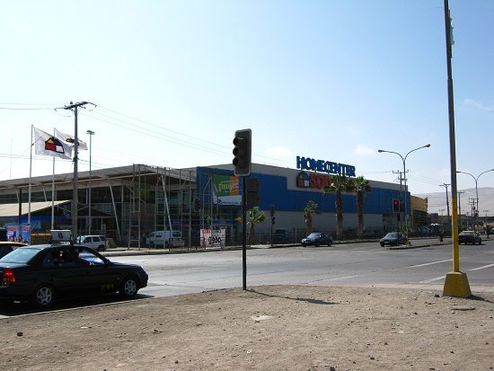 Cruce de la avenida Santa Mar�a con la
                        avenida Rocca, la fachada de Sodimac