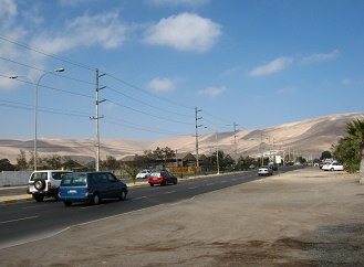 Avenida Rocca con cerro al fondo