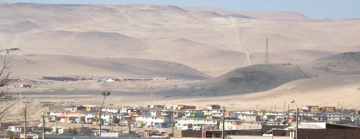 Avenida Rocca con vista al cerro Chu�o,
                          primer plano