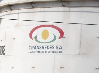 Silo con logotipo "Transredes
                                YPFB"