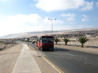 Avenida Avalos 02, con un bus de la l�nea
                        12