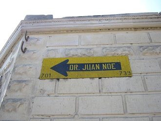 Juan-No�-Strasse, das
                                Strassenschild