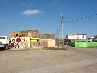 Azola-Allee, Aussenquartier 01