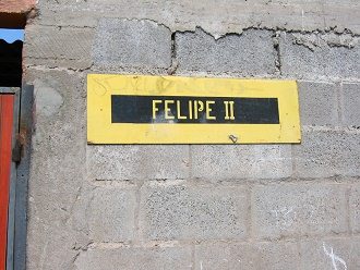 Philipp II-Strasse, Strassenschild