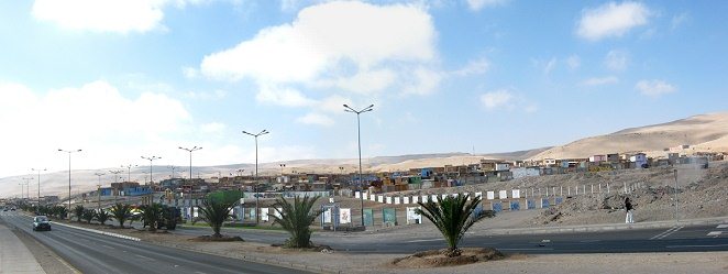 Avenida capit�n Avalos con las
                            viviendas del cerro Chu�o, foto panor�mica
