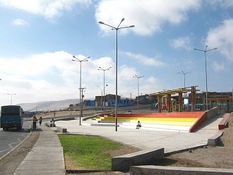 Avenida capit�n Avalos, el paradero para
                          el cerro Chu�o con escalera