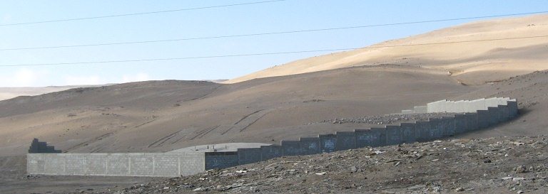 La tumba con la tierra t�xica 02, primer
                          plano