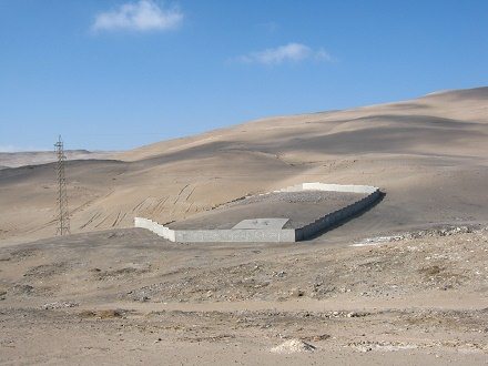 La tumba con una parte de la
                                  tierra t�xica de Suecia 03