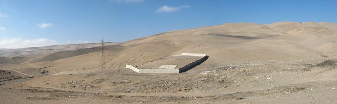 La tumba con una parte de la tierra
                            t�xica de Suecia, vista panor�mica