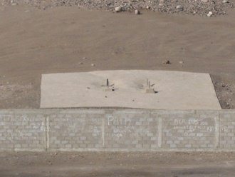 Tumba de tierra t�xica 12, la plataforma
                          de antena, primer plano