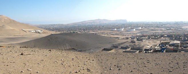 Vista del cerro Chu�o a Arica a la
                            playa, foto panor�mica