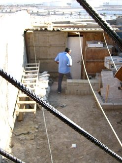 La casa de Teresa Tarasco con tierra rosada
                        01