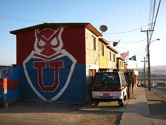 Casa vecinal en avenida Morrillo con un
                        logotipo feo "U"