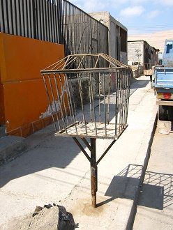 Recipiente de basura en fierros