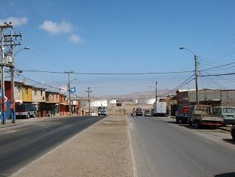 Avenida Morrillo con la vista a la avenida
                        �valos con los dep�sitos petroleros del barrio
                        industrial al fondo