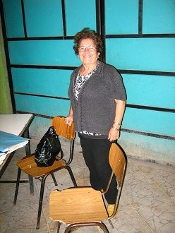 La encargada Gladys Ramirez Contreras