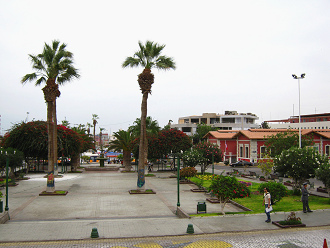 Der Kolumbusplatz
in Arica mit Hochnebel Der Kolumbusplatz in Arica mit
Hochnebel