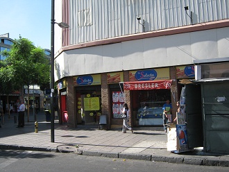 Ecke Strasse des 21. Mai und
                        St.-Paul-Strasse (calle San Pablo),
                        Schnellrestaurant