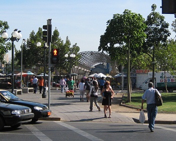 Avenida Balmaceda, la vista al puente Los
                        Carros
