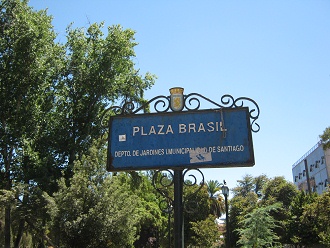 Brasilienplatz (plaza Brasil), Nahaufnahme
                des Schilds