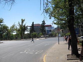 Plaza Baquedano, vista a un puente