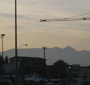 El panorama de las cordilleras con cielo de
                        neblina alta