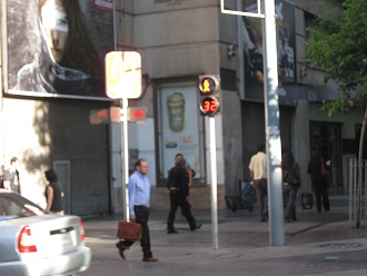 Paseo Ahumada, luz roja con contador de
                        segundos
