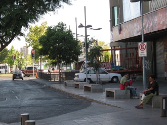 Calle 21 de mayo, paloma y cerro al fondo