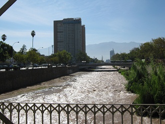 El r�o Mapocho, vista por arriba al este