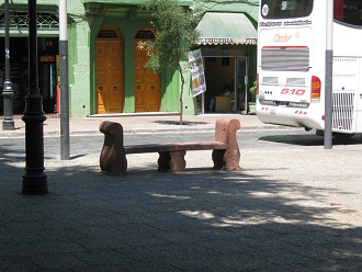 Die Steinbank mit Schw�ngen