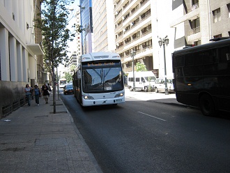 McIver-Allee, Stadtbus frontal
