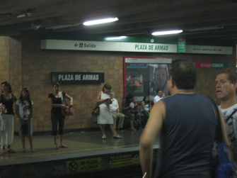 U-Bahnstation Waffenplatz (Plaza de Armas),
                        Stationsschild