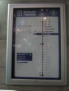 U-Bahnstation Waffenplatz (Plaza de Armas),
                        die Stationenkarte der Linie 5