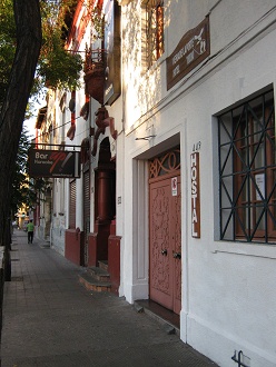 Cumming-Allee 499, Hostal