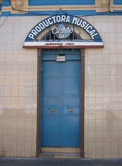 Kathedralenallee (avenida Catedral),
                          Musikproduktionsfirma, Eingang