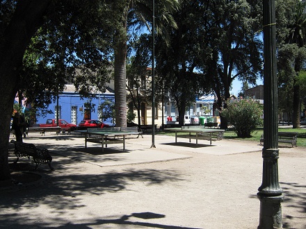 Der Spielplatz am Brasilienplatz,
                        Tischtennistische
