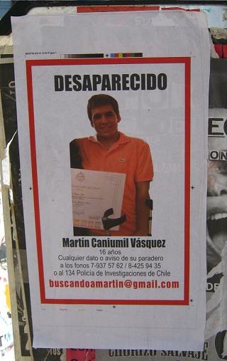 Brasilienplatz, Suchplakat "Bub
                        vermisst", Nahaufnahme