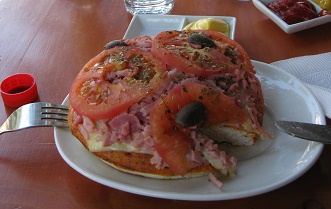 Brasilienplatz, Internetcaf� mit Pizza