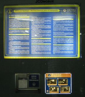 U-Bahnstation Zentralplatz (Waffenplatz,
                          plaza de Armas), Reglement und Ideenkasten