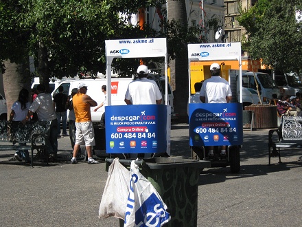 Plaza de Armas in Santiago de
                                    Chile, rollende Tourismusb�ros,
                                    Nahaufnahme 02