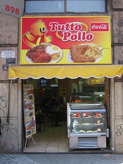 Das Restaurant "Tutto Pollo" im
                          Zentrum von Santiago de Chile, der
                          Eingangsbereich