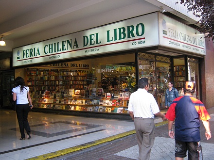 Waisenkinderstrasse (calle
                                  Hu�rfanos), Buchhandlung "Feria
                                  Chilena del Libro"